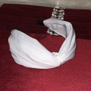 6/$20 White Headband